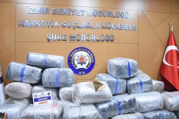 İzmir'de gecekonduya baskın: 600 kilogram skunk ele geçirildi