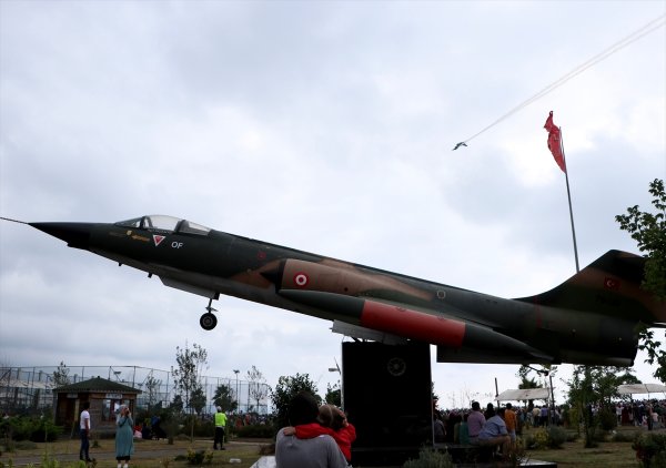 SOLOTÜRK, Trabzon’da gösteri uçuşu yaptı