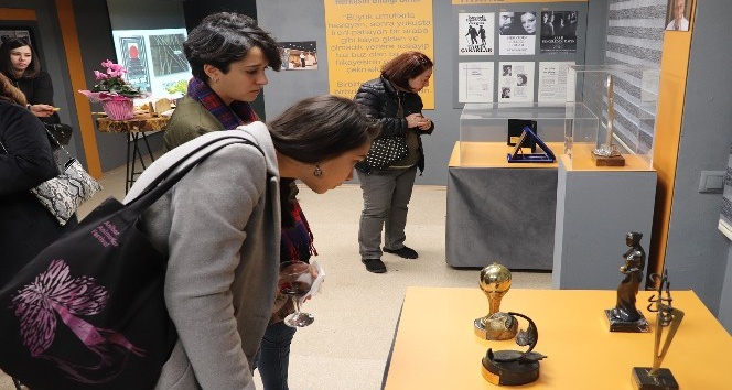 Yavuz Özkan sergisi beğeni topluyor