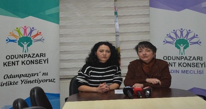 Tiyatro gösterisi ile tüm kadınları bir araya getirmeyi amaçlıyorlar