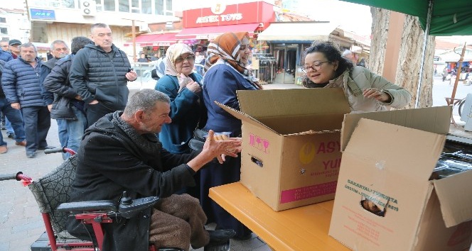Odunpazarı Belediyesi kandil simidi dağıttı