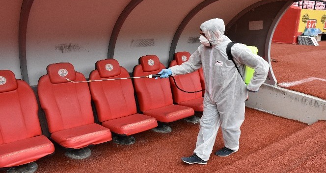 Eskişehirspor Adana Demirspor maçı öncesinde stadyum ilaçlandı