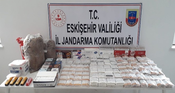 Jandarma ekipleri kaçak sigara üretimi yapan 2 şüpheliyi yakaladı