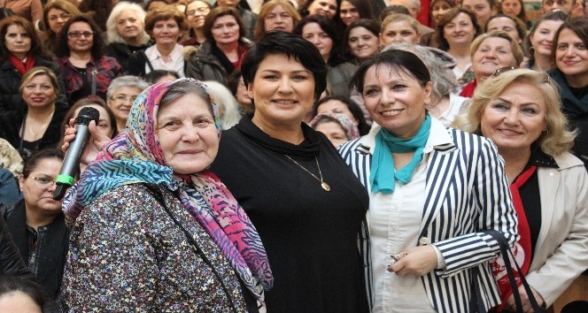 Eskişehir’de İclal Aydın’a yoğun ilgi