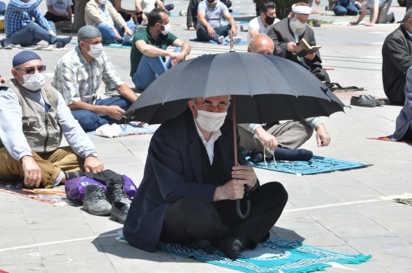 74 gün sonra ilk cuma namazı!