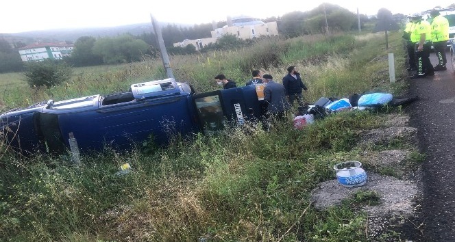 Otomobil yoldan çıkarak devrildi: 1 yaralı