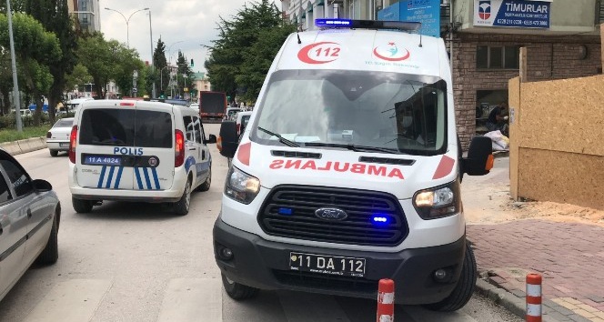 Banka müşterisi çalışanı darp etti