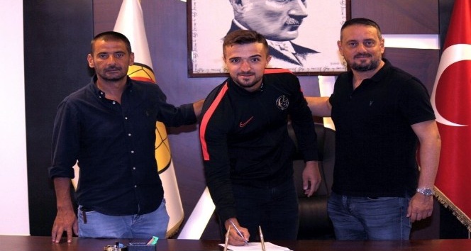 Kaleci Melih’ten Eskişehirspor’a 3 yıllık imza