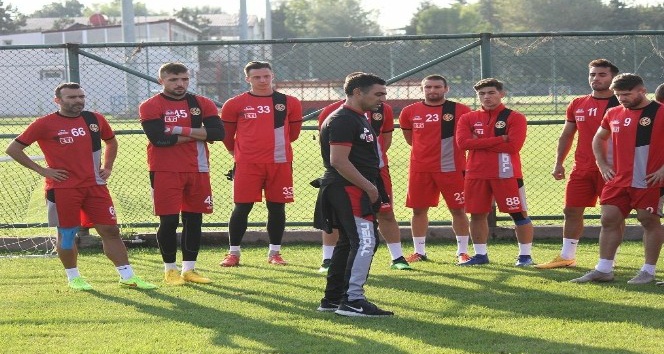 Eskişehirspor’da Mustafa Özer ile yollar ayrıldı