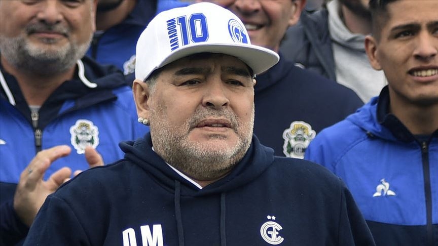 Efsane futbolcu Maradona hayatını kaybetti