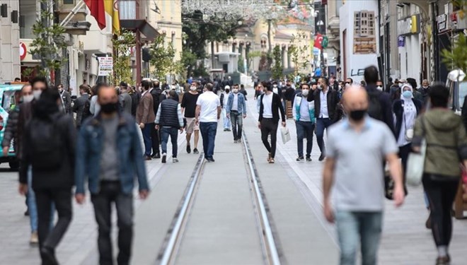 İngiltere varyantlı vakalara karantina sonrası test şartı kalktı