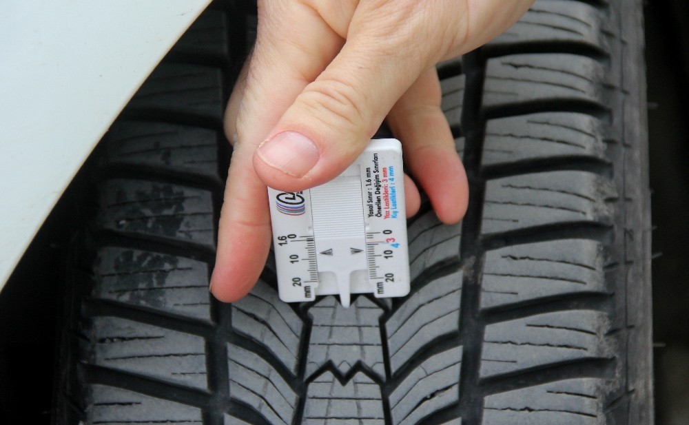 Emniyetten kış lastiği denetimi