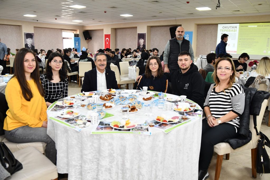 Tepebaşı gençlerin yanında