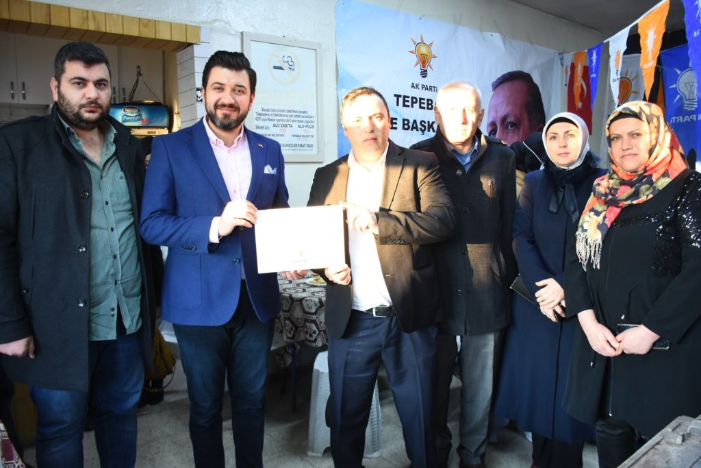 Başarılı partililer teşekkür belgesi aldı