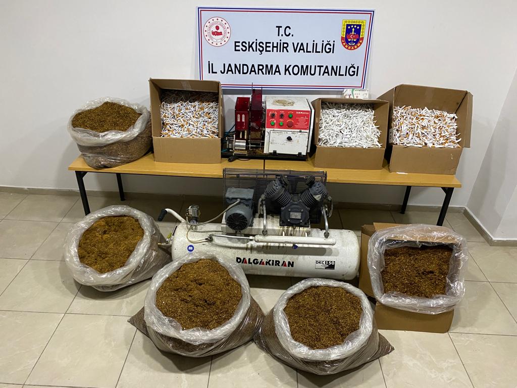 Kaçak tütün tacirinin evi imalathane çıktı