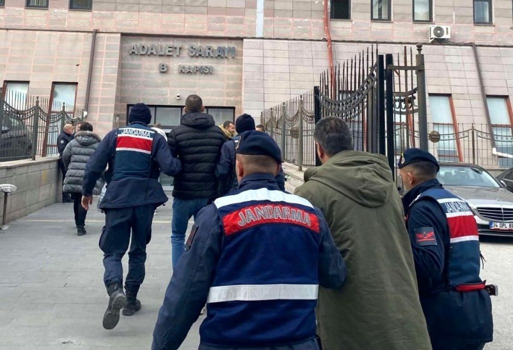 Firari cinayet şüphelileri yakalandı