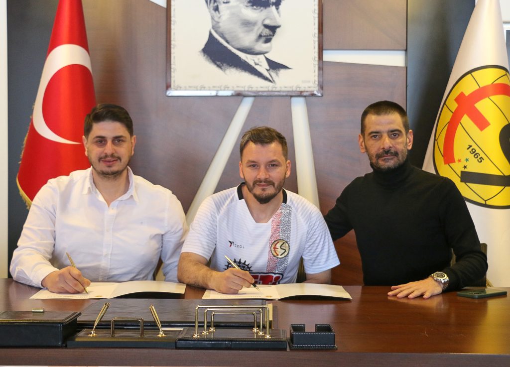 Eskişehirspor’a taze kan! 3 futbolcu ile imzalar atıldı