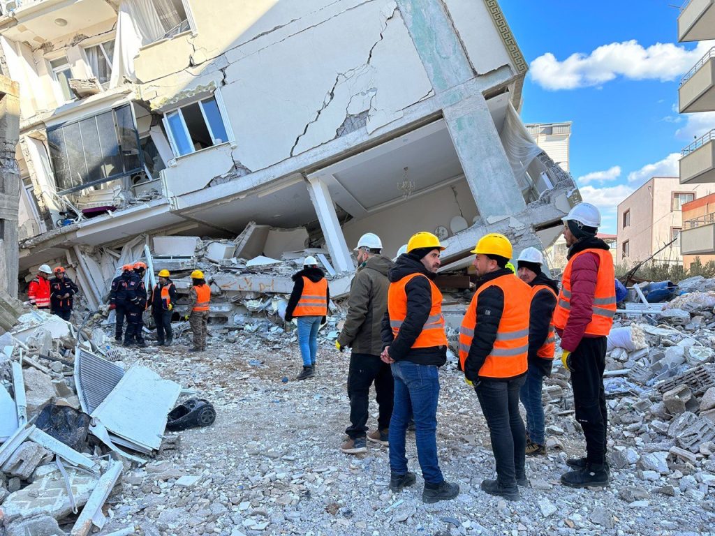 TAK ekibi Gaziantep’te enkaz çalışmalarında