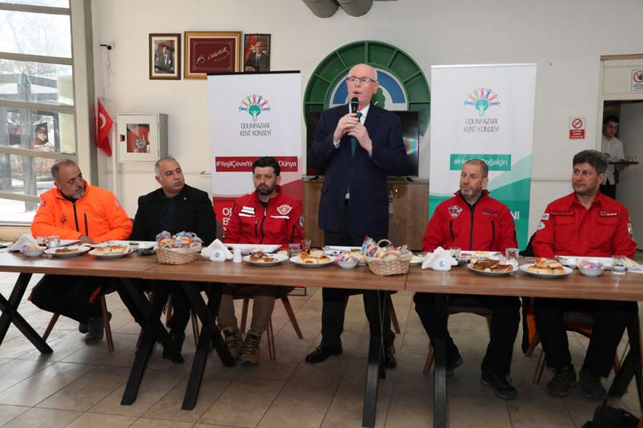 Başkan Kurt arama kurtarma ekipleriyle buluştu