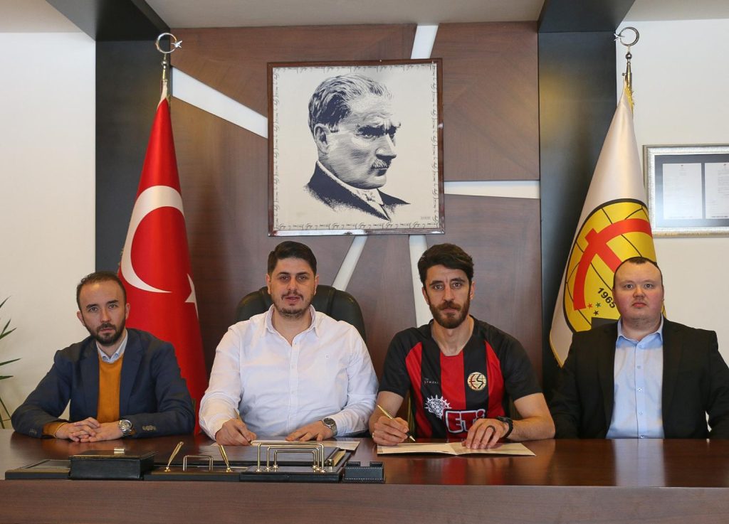 Eskişehirspor’da bir transfer daha! Mehmet Taşçı ile imzalar atıldı