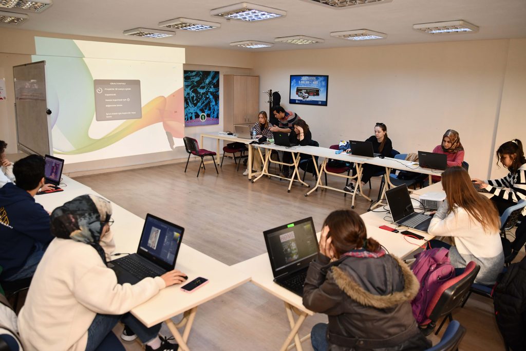 Gençlik Merkezleri bahar dönemi eğitimlerine bin öğrenci başvurdu