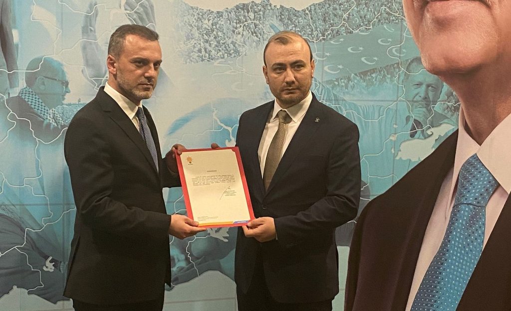 Emre Aydın ve Ümit Sezer, AK Parti merkez ilçe başkanları oldu