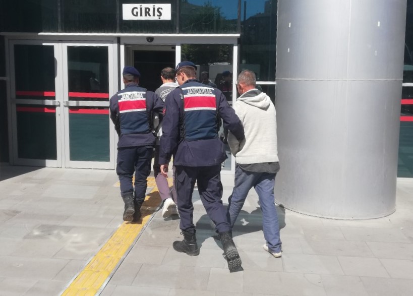 Kesinleşmiş hapis cezası bulunan firariyi jandarma yakaladı
