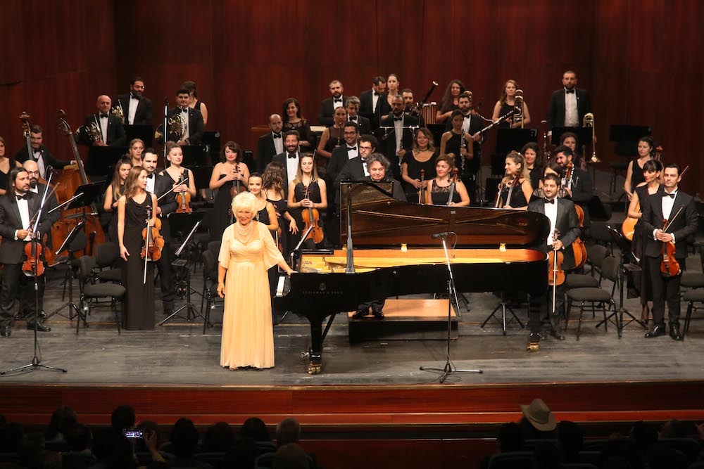 Gülsin Onay bu kez depremzedeler için sahne alacak