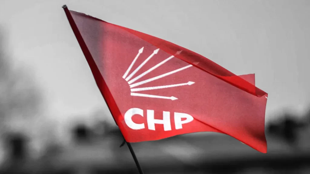 CHP’de hareketli saatler! Akçasoy ve Arslan istifa etti