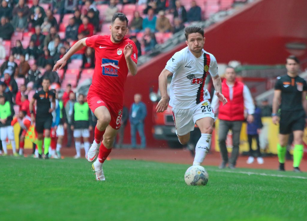 Es Es kendine geldi!