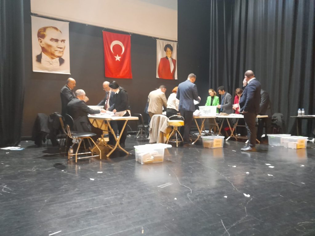 İlçe sandıkları açıldı! Nebi Hatipoğlu ilk sırada