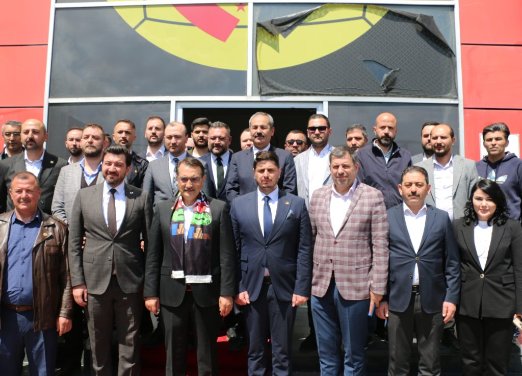 Bakan Dönmez’den Es Es’e anlamlı ziyaret