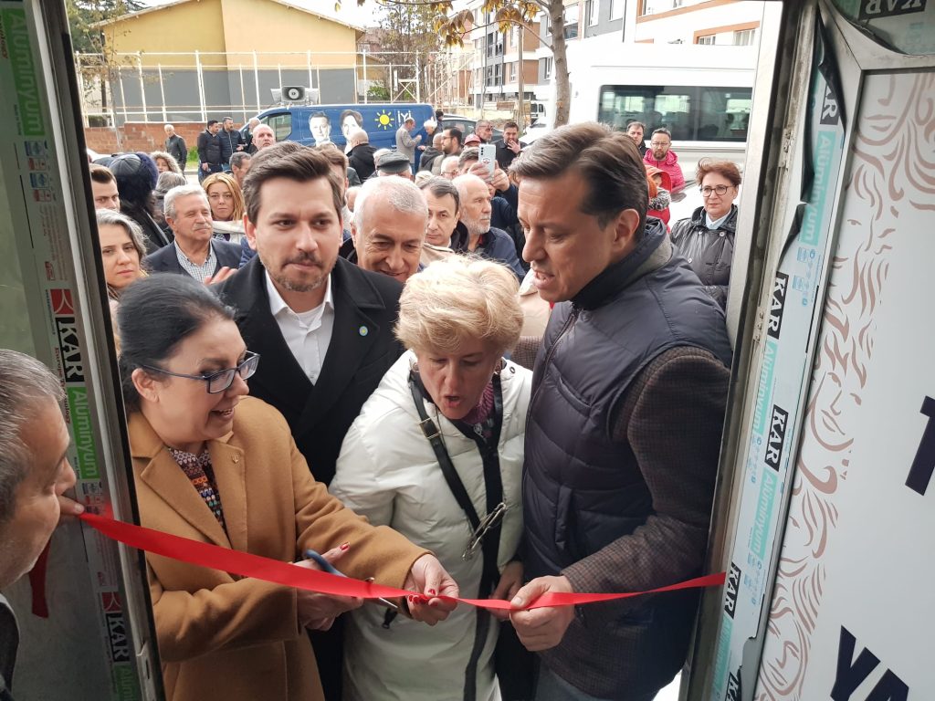 Nebi Hatipoğlu’nun Sütlüce Mahallesi seçim bürosu açıldı