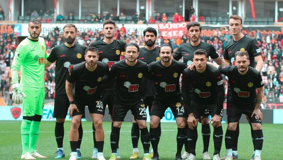 Ve Es Es amatöre düştü…