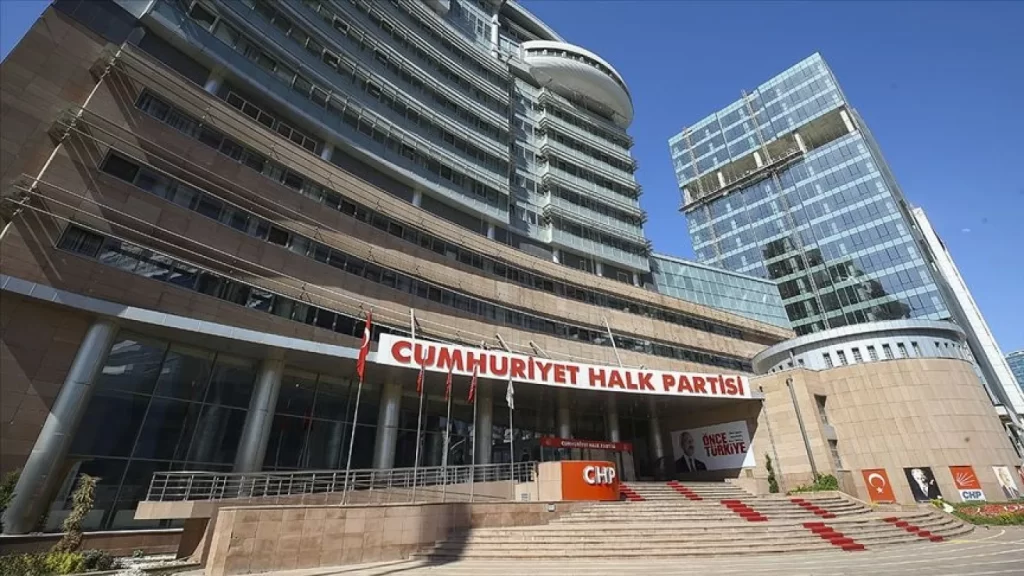 CHP’de MYK üyeleri istifasını sundu