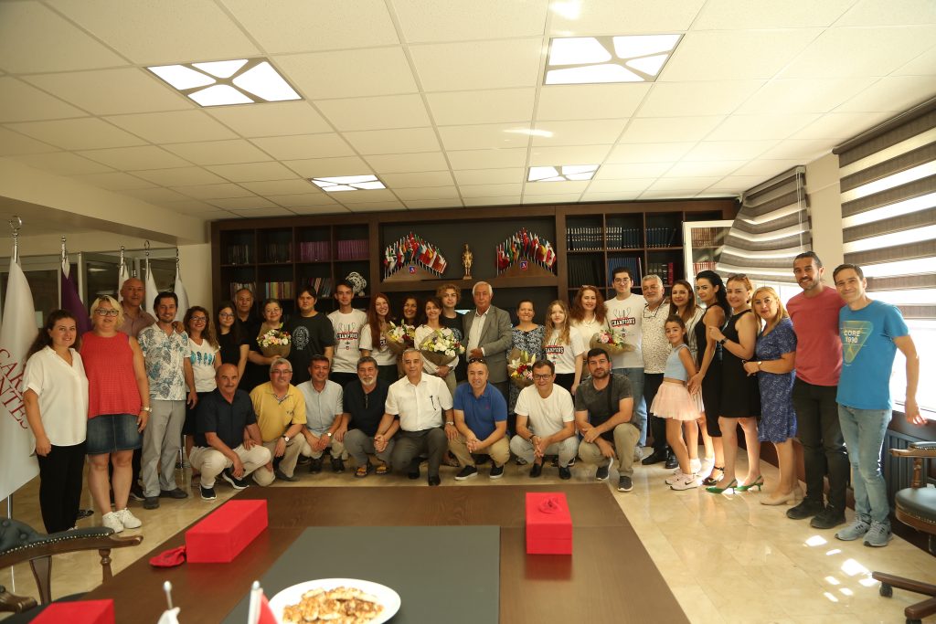 Atayurt Okulları öğrencilerinden YKS’de büyük başarı