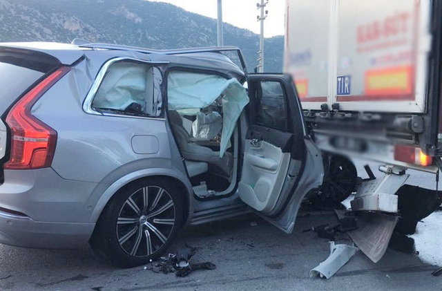 Ünlü şarkıcı korkuttu! Lüks jipi kullanılamaz hale geldi