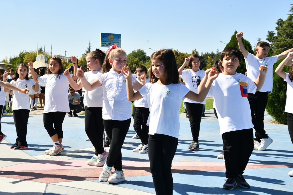 dans kursları yaz dönemini kapattı