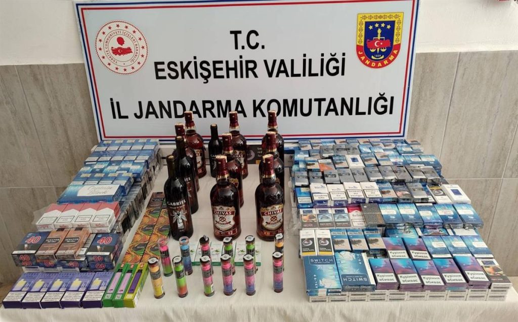 Kaçak sigara ve alkol tacirlerine göz açtırılmadı
