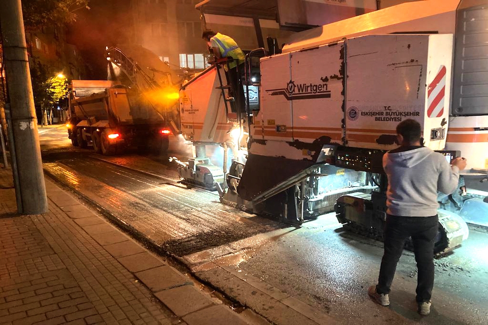 Büyükşehir ekiplerinden gece mesaisi