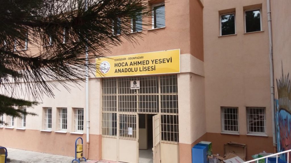 Lisede yaşanan bıçaklı kavgada bir öğrenci yaralandı