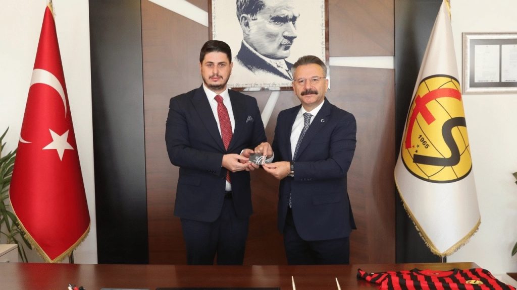 Eskişehirspor’a Vali Aksoy’dan destek