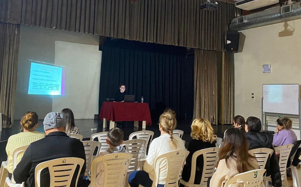 Velilere çocuk hakları semineri verildi