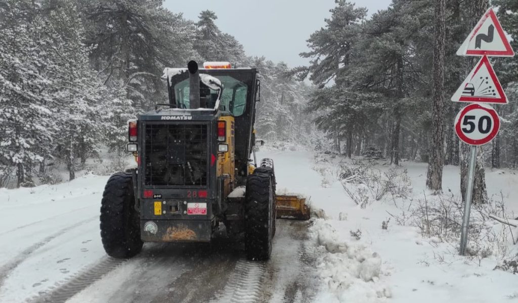 Kar yüzünü gösterdi ekipler harekete geçti
