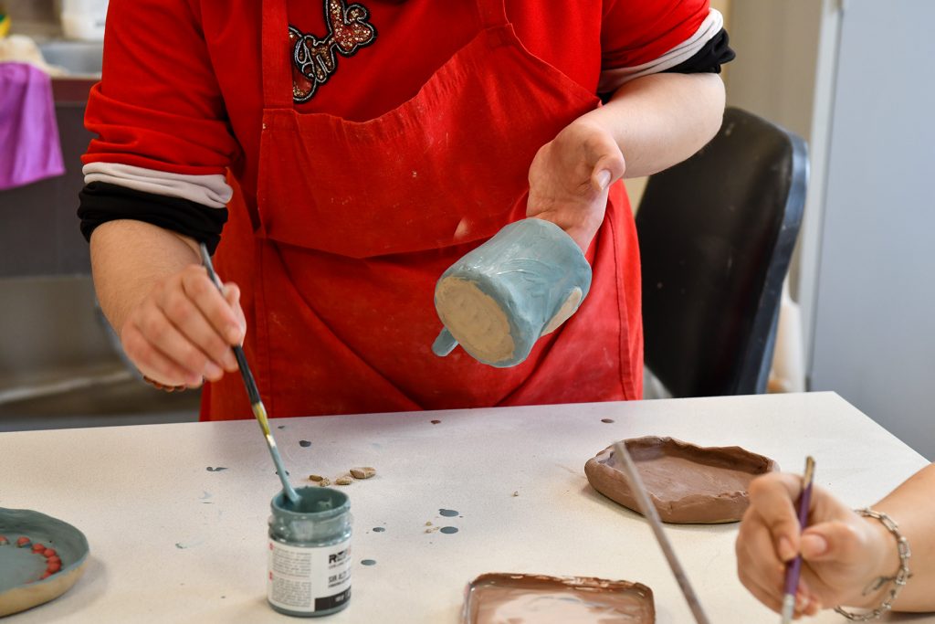 Kadınlar seramik atölyesine katıldı