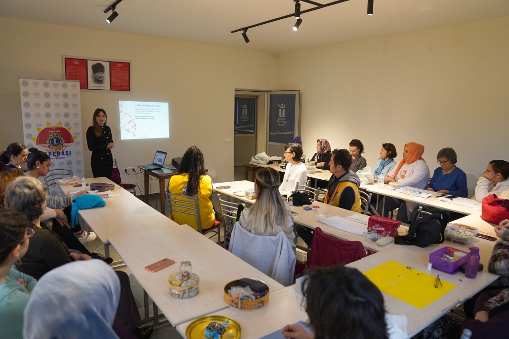 Belde Evi kursiyerlerine diyabet ve beslenme anlatıldı