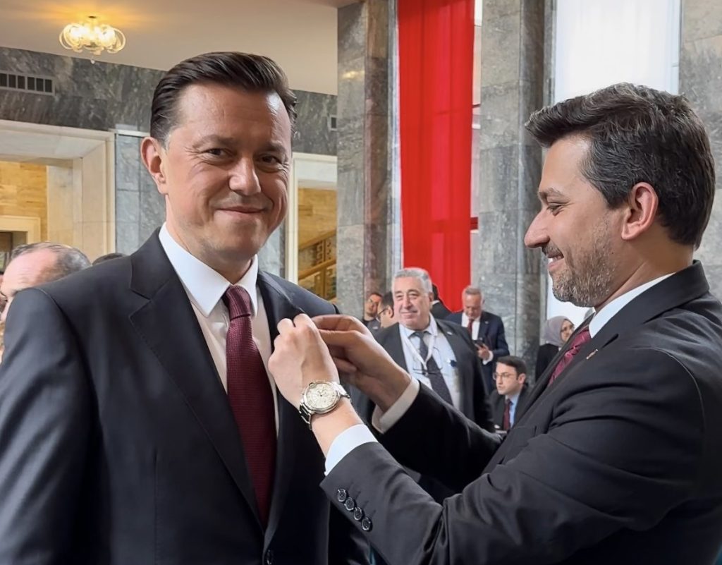 Melih Aydın: “Rozet taktığım ellerim yakanda olacak”