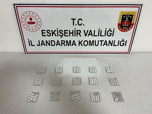 Jandarma ekiplerince 184 uyuşturucu sentetik hap ele geçirildi