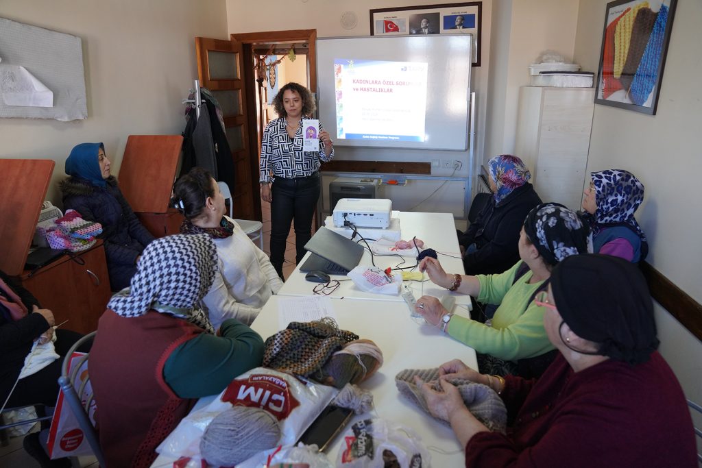 Kursiyerlere kadın sağlığı anlatıldı