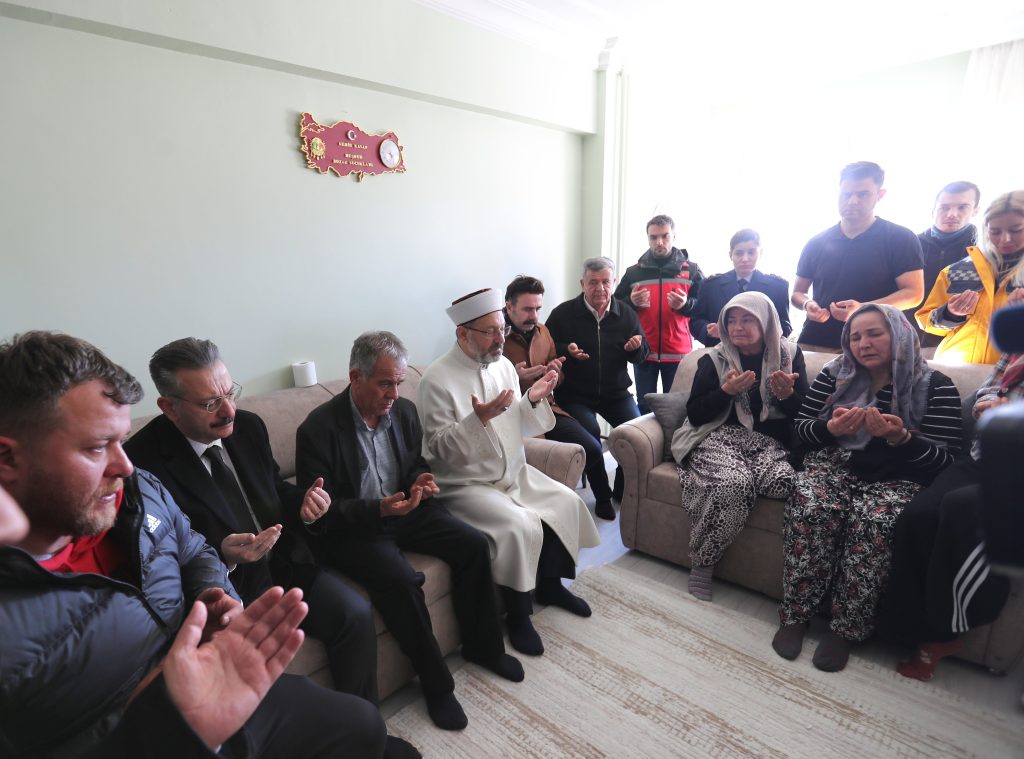 Şehit ailesine başsağlığı ziyareti